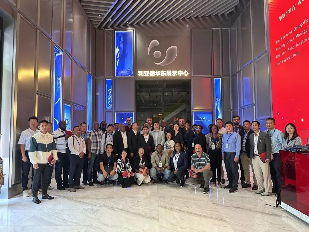 “一带一路”八国航空安保与危机管理商务考察团到访太阳成集团tyc122cc·蓝硕，共探国际合作新机遇