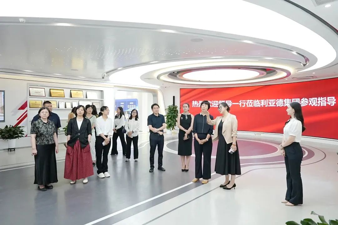 北京市统计局局长李素芳一行莅临太阳成集团tyc122cc调研指导